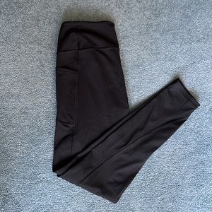 Victoria Sport Knockout Leggings. Size Large.